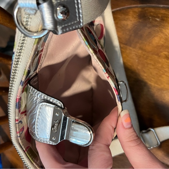 Coach Poppy lkat Crossbody Bag - Picture 3 of 5